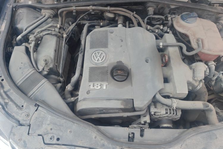 Used Volkswagen Passat 2009 1.8T Automatic Zunjie Model Engine Bay Right