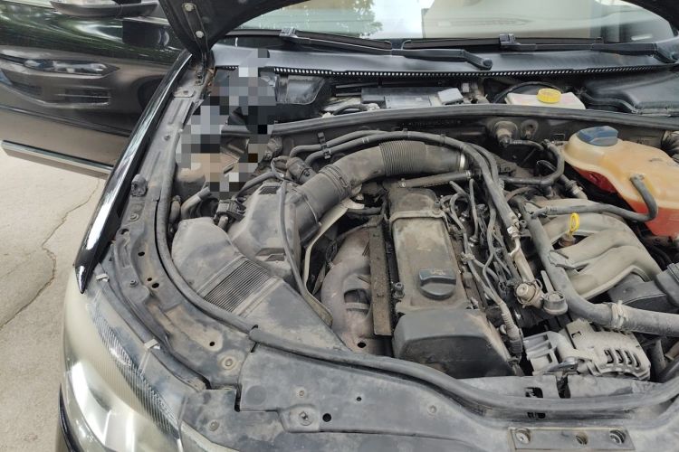 Used Volkswagen Passat 2009 2.0L MFI Automatic Luxury Edition Engine Bay Right