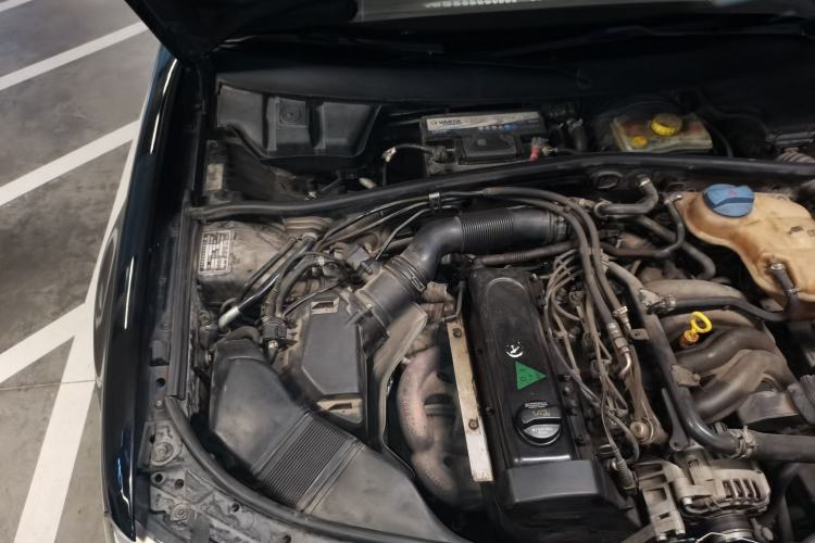 Used Volkswagen Passat 2009 2.0L MFI Manual Luxury Edition Engine Bay Right
