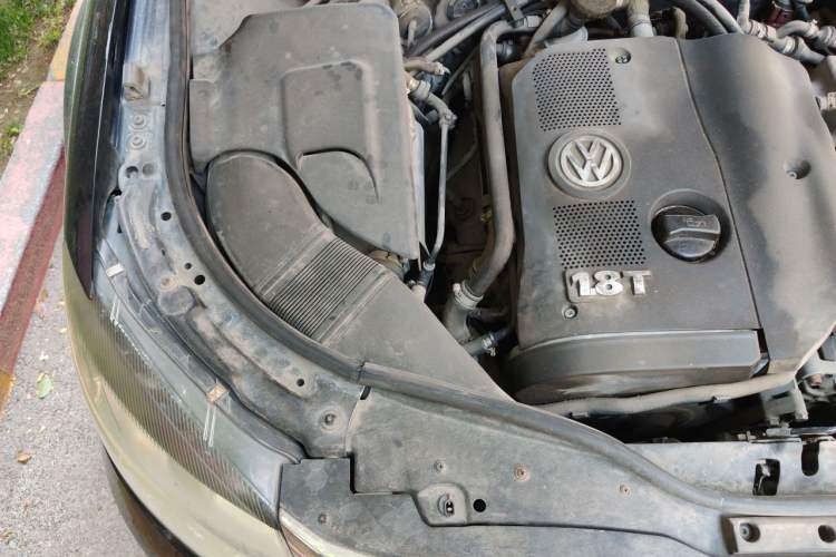 Used Volkswagen Passat 2009 1.8T Manual Luxury Model Engine Bay Right