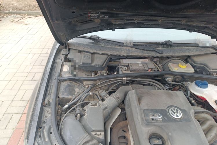 Used Volkswagen Passat 2009 2.0L MFI Automatic Luxury Edition Engine Bay Right