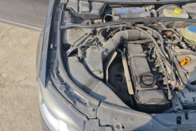 Used Volkswagen Passat 2009 2.0L MFI Automatic Luxury Edition Engine Bay Right
