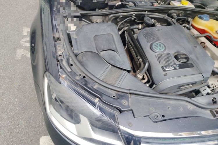 Used Volkswagen Passat 2009 1.8T Automatic Luxury Edition Engine Bay Right