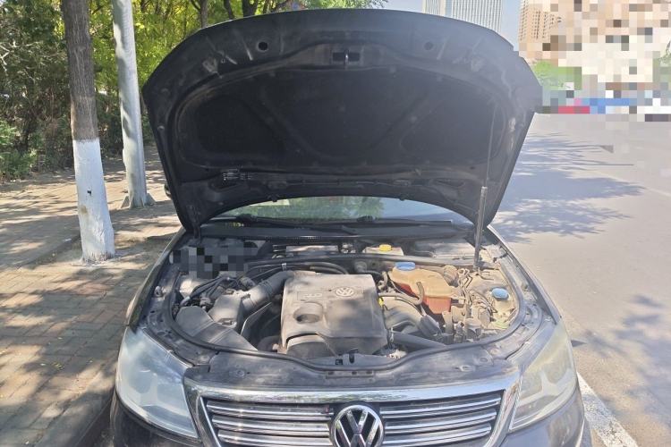 Used Volkswagen Passat 2009 2.0L MFI Automatic Luxury Edition Engine Bay