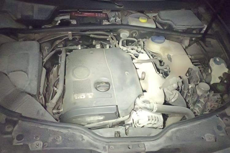 Used Volkswagen Passat 2009 1.8T Automatic Luxury Edition Engine Bay