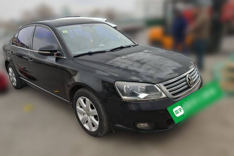 Used Volkswagen Passat 2009 2.0L MFI Manual Luxury Edition Front Right 45 Deg