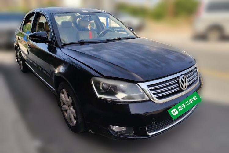 Used Volkswagen Passat 2009 2.0L MFI Manual Luxury Edition Front Right 45 Deg