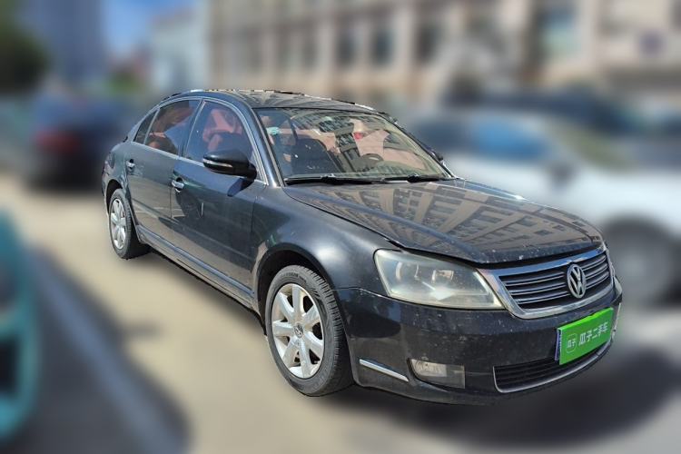 Used Volkswagen Passat 2009 2.0L MFI Manual Luxury Edition Front Right 45 Deg