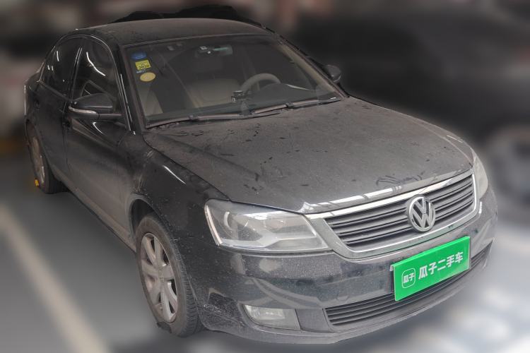 Used Volkswagen Passat 2009 2.0L MFI Automatic Luxury Edition Front Right 45 Deg