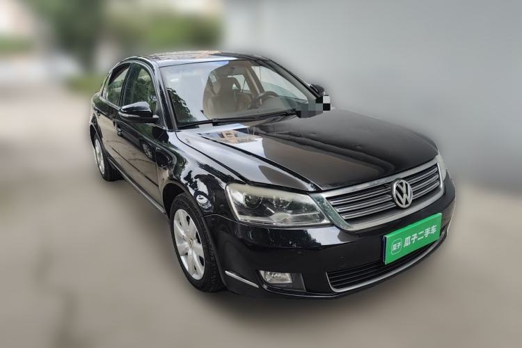 Used Volkswagen Passat 2009 2.0L MFI Automatic Luxury Edition Front Right 45 Deg