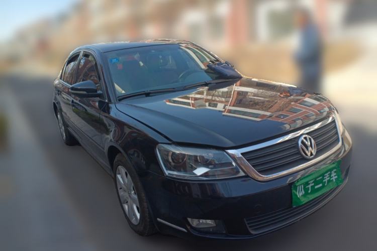 Used Volkswagen Passat 2009 2.0L MFI Manual Luxury Edition Front Right 45 Deg