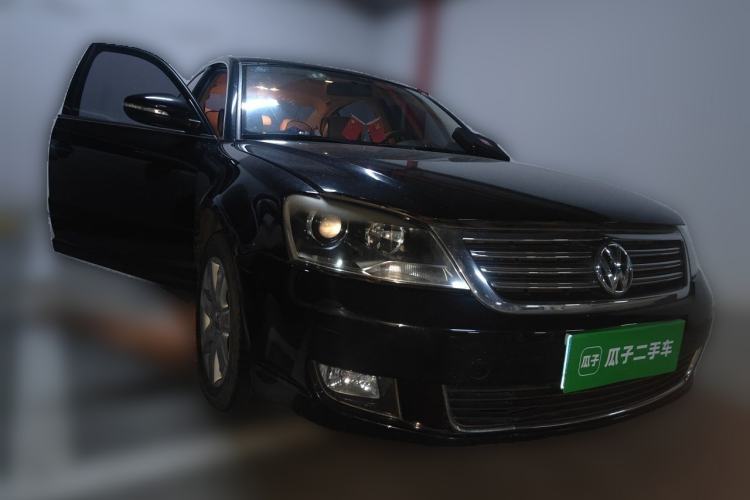 Used Volkswagen Passat 2009 2.0L MFI Manual Luxury Edition Front Right 45 Deg