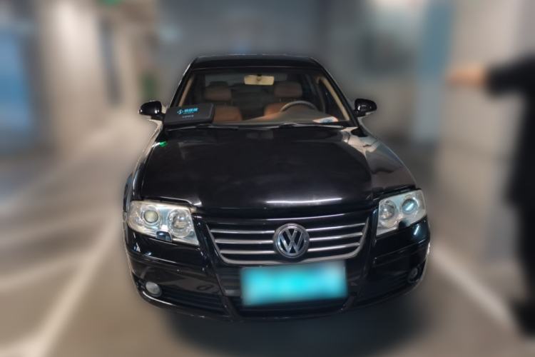 Used Volkswagen Passat 2009 2.0L MFI Manual Luxury Edition Front