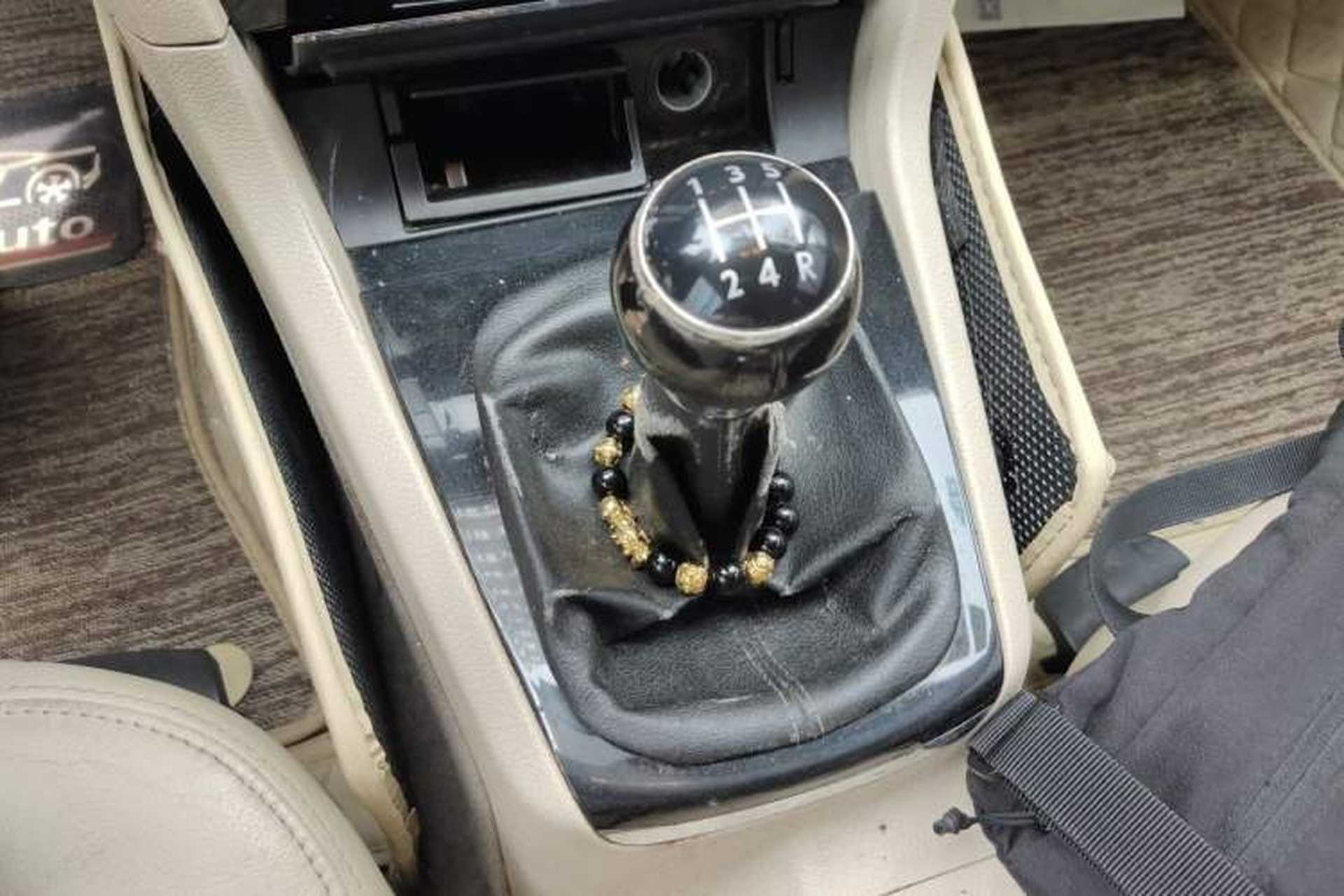 Used Volkswagen Passat 2009 2.0L MFI Manual Luxury Edition Gear Lever