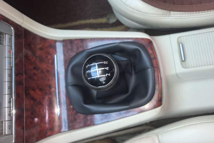 Used Volkswagen Passat 2009 1.8T Manual Luxury Edition Gear Lever