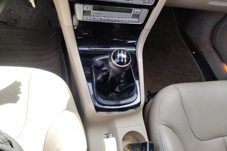 Used Volkswagen Passat 2009 2.0L MFI Manual Luxury Edition Gear Lever