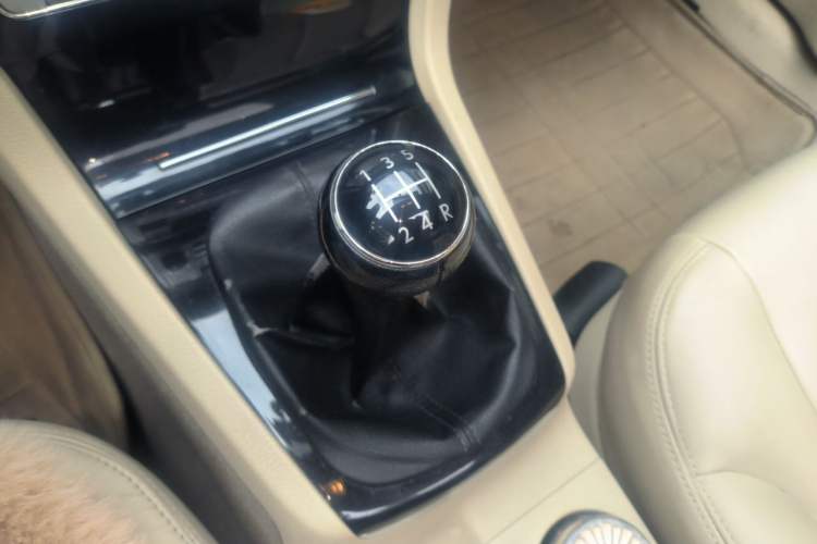 Used Volkswagen Passat 2009 1.8T Manual Luxury Model Gear Lever