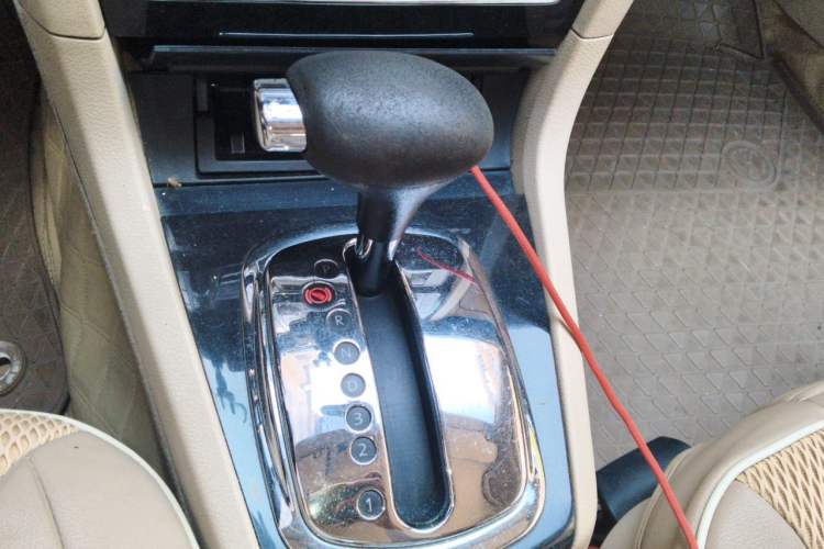 Used Volkswagen Passat 2009 2.0L MFI Automatic Luxury Edition Gear Lever