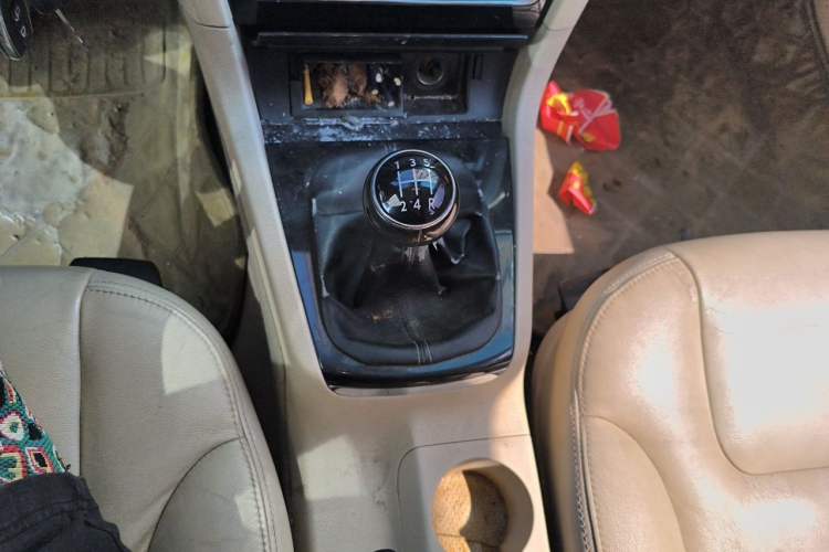 Used Volkswagen Passat 2009 2.0L MFI Manual Luxury Edition Gear Lever