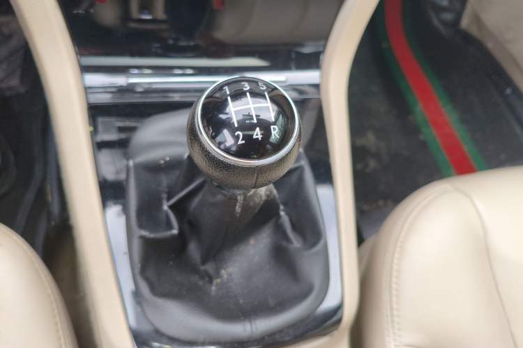 Used Volkswagen Passat 2009 1.8T Manual Luxury Model Gear Lever