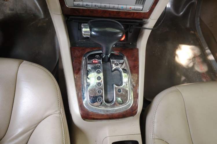 Used Volkswagen Passat 2009 1.8T Automatic Luxury Edition Gear Lever