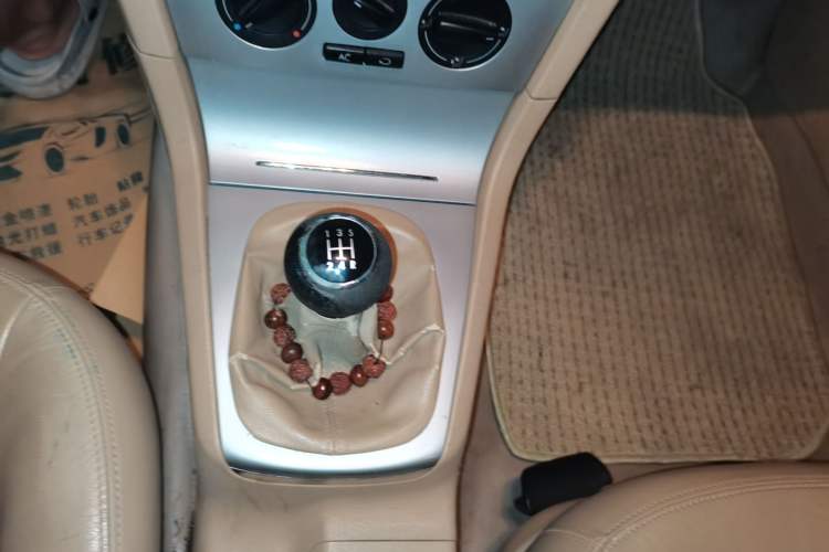 Used Volkswagen Passat 2009 2.0L MFI Manual Luxury Edition Gear Lever