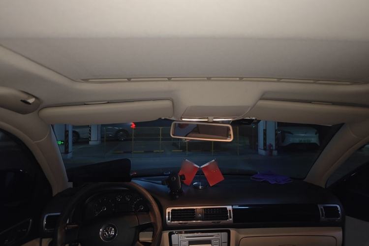 Used Volkswagen Passat 2009 2.0L MFI Manual Luxury Edition Headliner