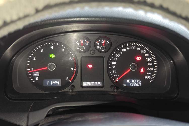 Used Volkswagen Passat 2009 2.0L MFI Automatic Luxury Edition Instrument Cluster