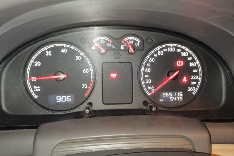 Used Volkswagen Passat 2009 2.0L MFI Manual Luxury Edition Instrument Cluster