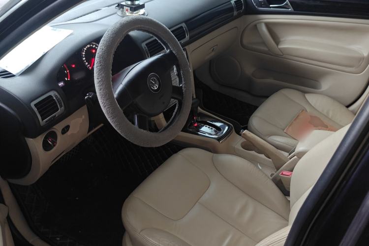 Used Volkswagen Passat 2009 2.0L MFI Automatic Luxury Edition Left Front Seat