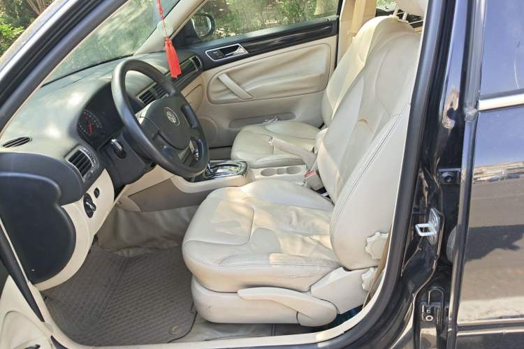 Used Volkswagen Passat 2009 2.0L MFI Automatic Luxury Edition Left Front Seat