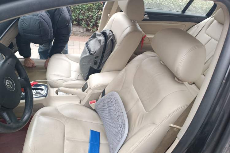 Used Volkswagen Passat 2009 2.0L MFI Automatic Luxury Edition Left Front Seat