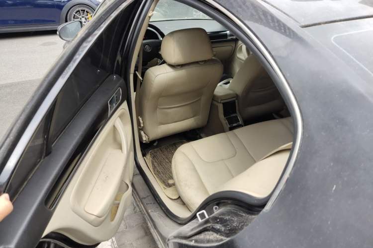 Used Volkswagen Passat 2009 2.0L MFI Manual Luxury Edition Left Rear Seat