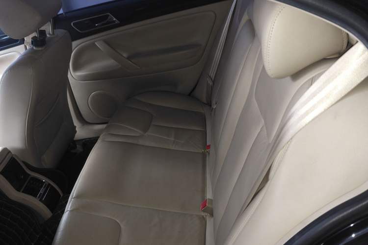 Used Volkswagen Passat 2009 2.0L MFI Automatic Luxury Edition Left Rear Seat