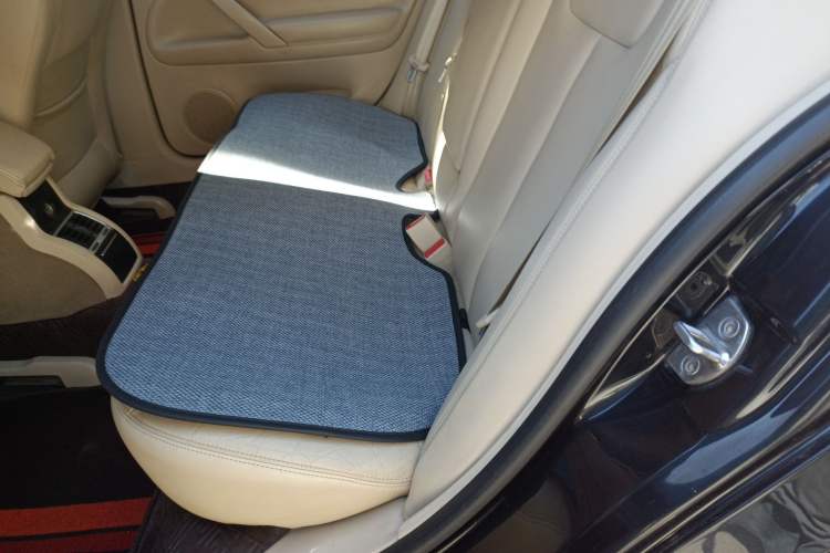 Used Volkswagen Passat 2009 2.0L MFI Manual Luxury Edition Left Rear Seat
