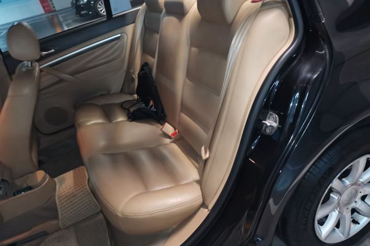Used Volkswagen Passat 2009 2.0L MFI Manual Luxury Edition Left Rear Seat