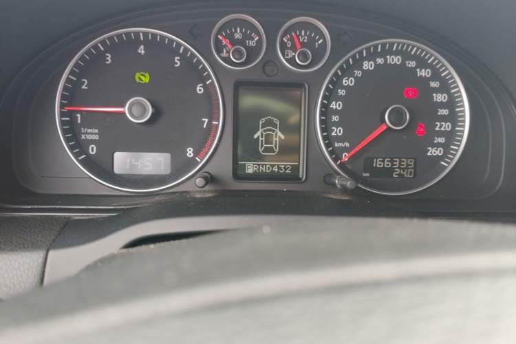 Used Volkswagen Passat 2009 1.8T Automatic Zunjie Model Odometer Close Up