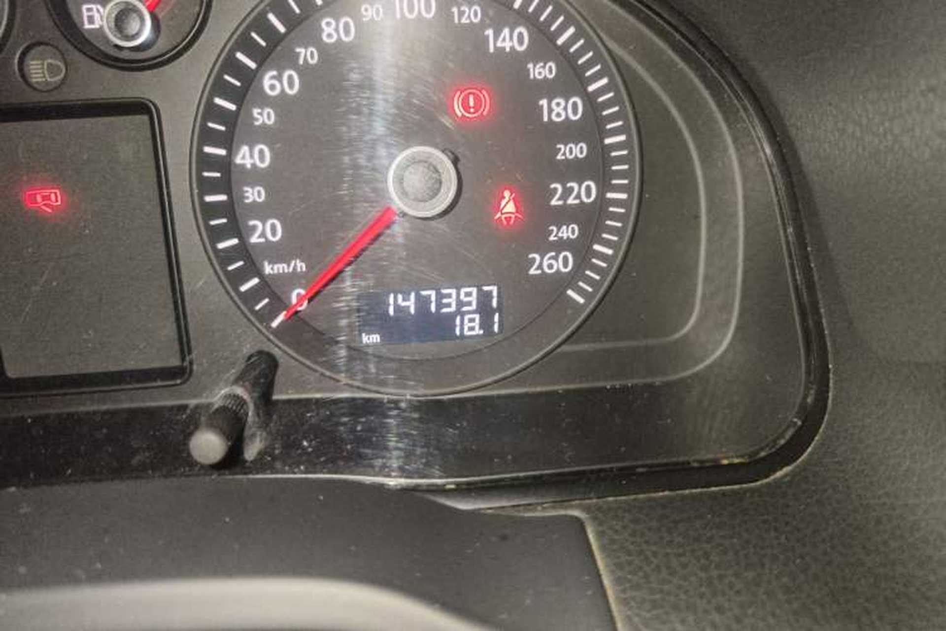 Used Volkswagen Passat 2009 1.8T Manual Luxury Model Odometer Close Up