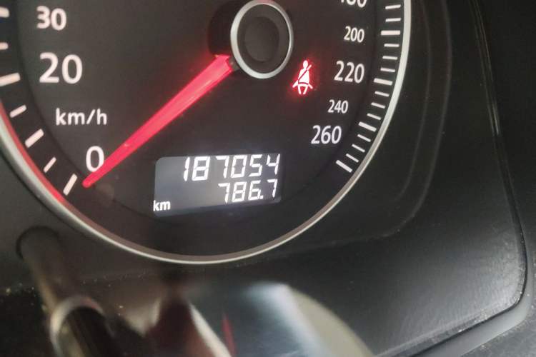 Used Volkswagen Passat 2009 1.8T Automatic Zunjie Model Odometer Close Up