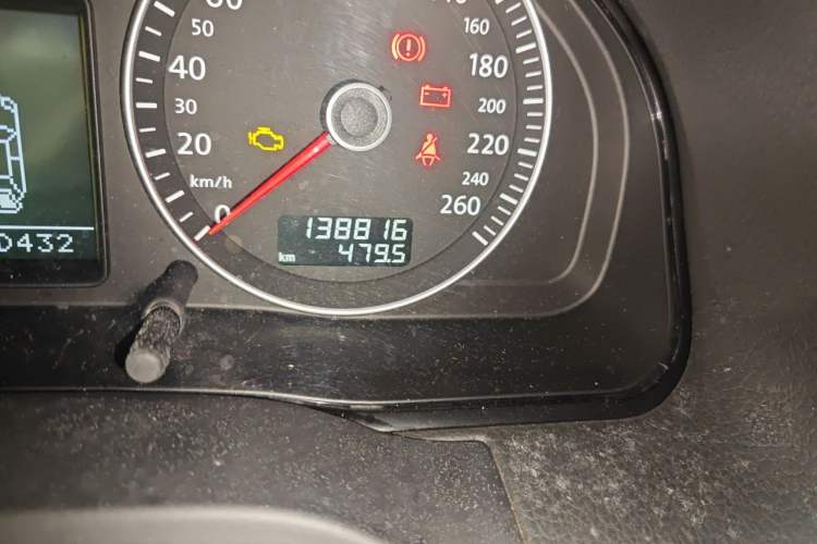 Used Volkswagen Passat 2009 1.8T Automatic Zunjie Model Odometer Close Up