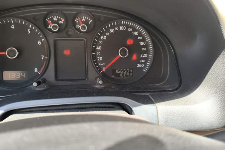 Used Volkswagen Passat 2009 1.8T Manual Luxury Model Odometer Close Up