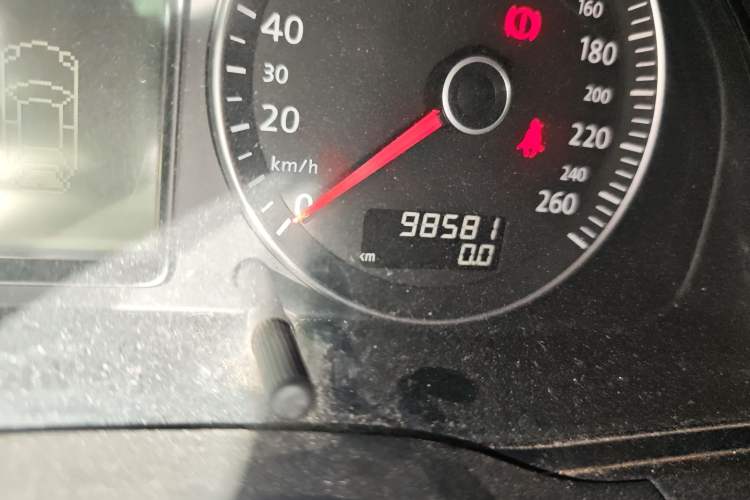 Used Volkswagen Passat 2009 1.8T Manual Luxury Edition Odometer Close Up