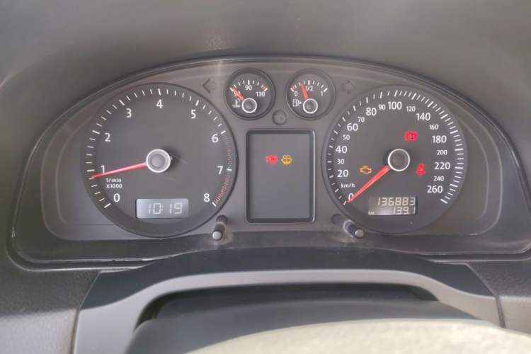 Used Volkswagen Passat 2009 2.0L MFI Manual Luxury Edition Odometer Close Up