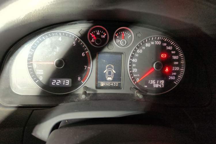 Used Volkswagen Passat 2009 1.8T Automatic Zunjie Model Odometer Close Up