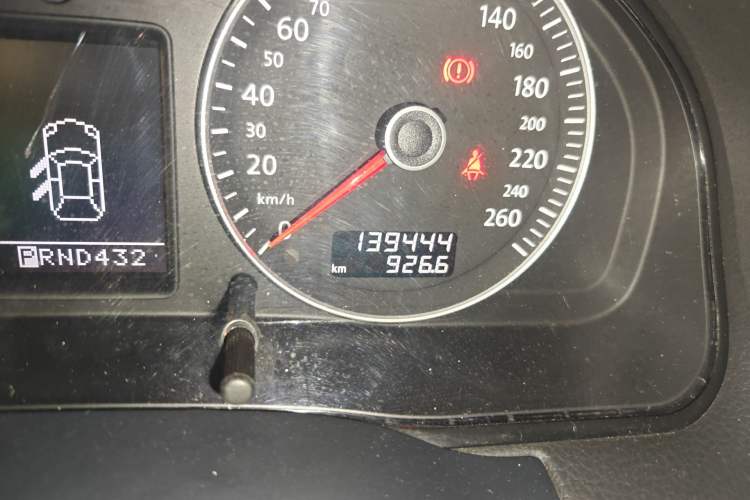 Used Volkswagen Passat 2009 1.8T Automatic Zunjie Model Odometer Close Up