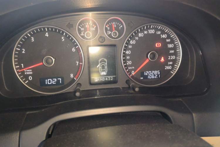 Used Volkswagen Passat 2009 1.8T Automatic Luxury Edition Odometer Close Up