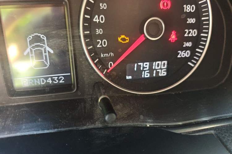 Used Volkswagen Passat 2009 1.8T Automatic Luxury Edition Odometer Close Up