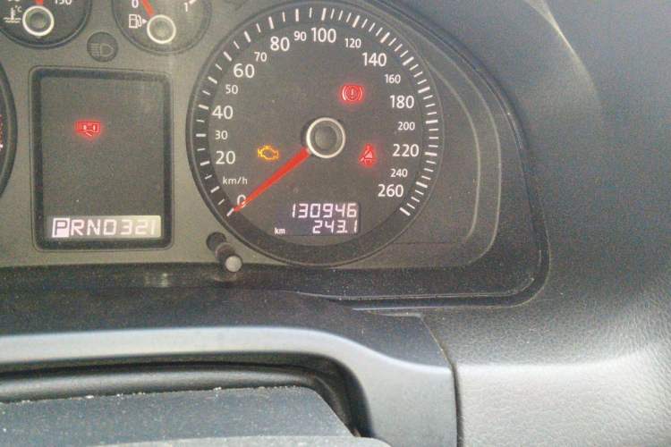 Used Volkswagen Passat 2009 2.0L MFI Automatic Luxury Edition Odometer Close Up