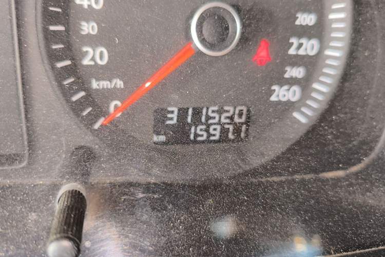 Used Volkswagen Passat 2009 2.0L MFI Manual Luxury Edition Odometer Close Up