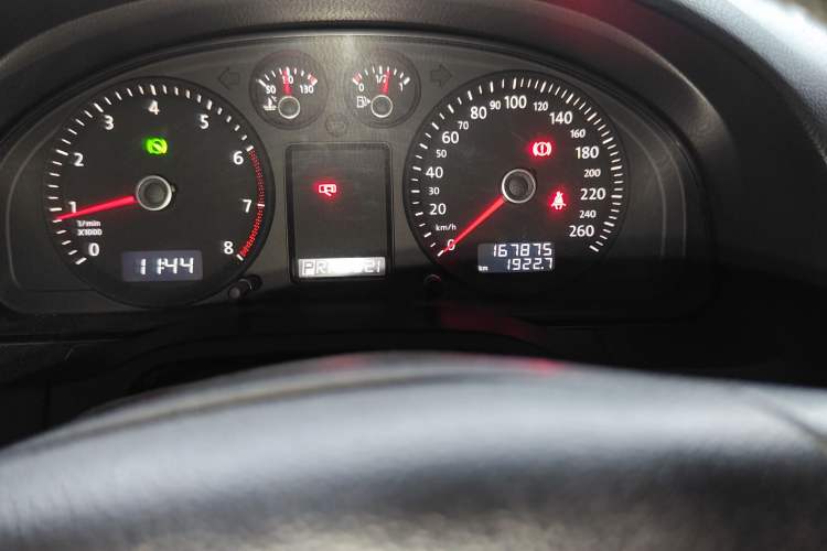 Used Volkswagen Passat 2009 2.0L MFI Automatic Luxury Edition Odometer Close Up